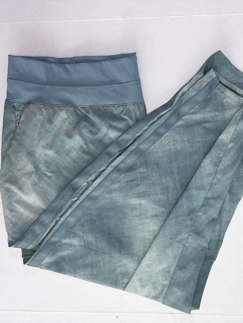Athleta Nolita Slim Tapered Printed Crop Pant Denali Minimalistic Grey - Size 22